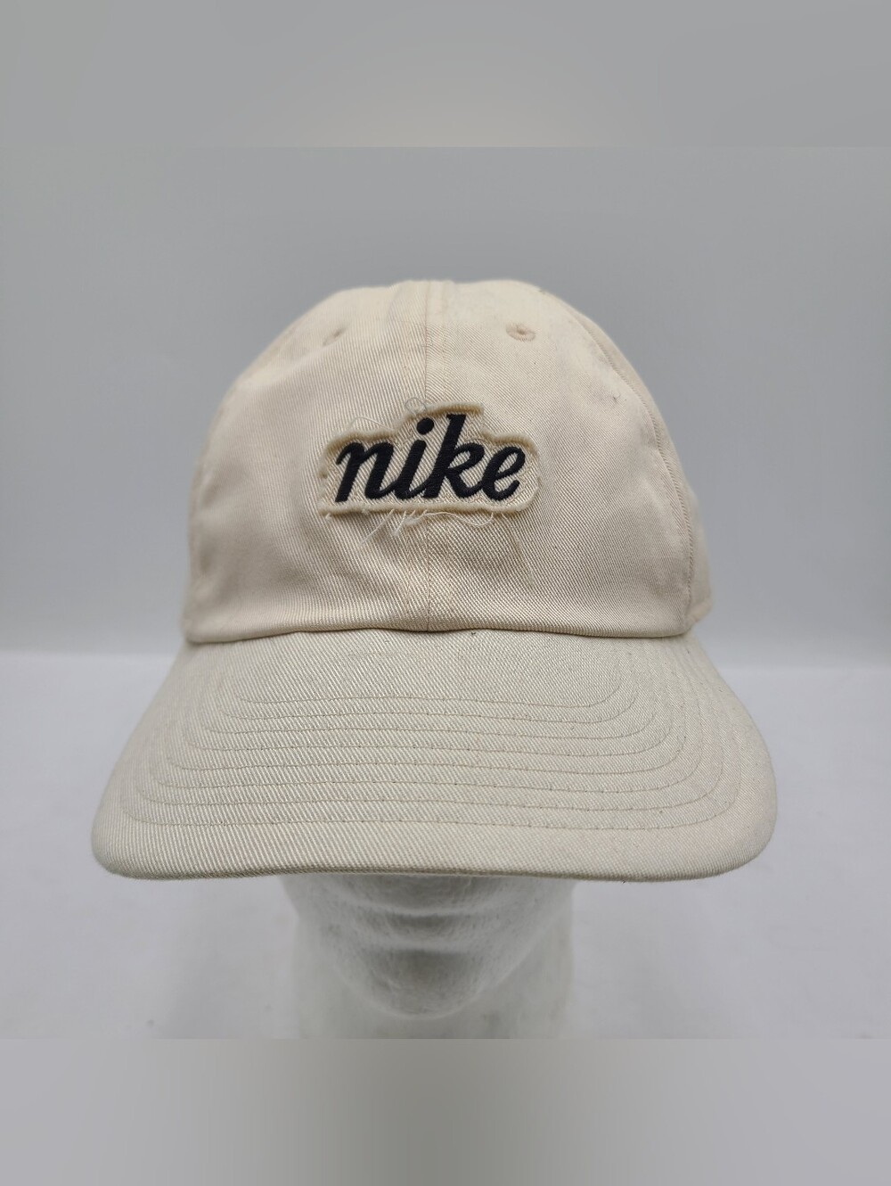 B55 Nike Heritage 86 Carolyn Davidson hat In Cream Color